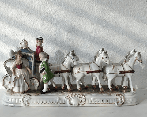 Carruagem em porcelana 
