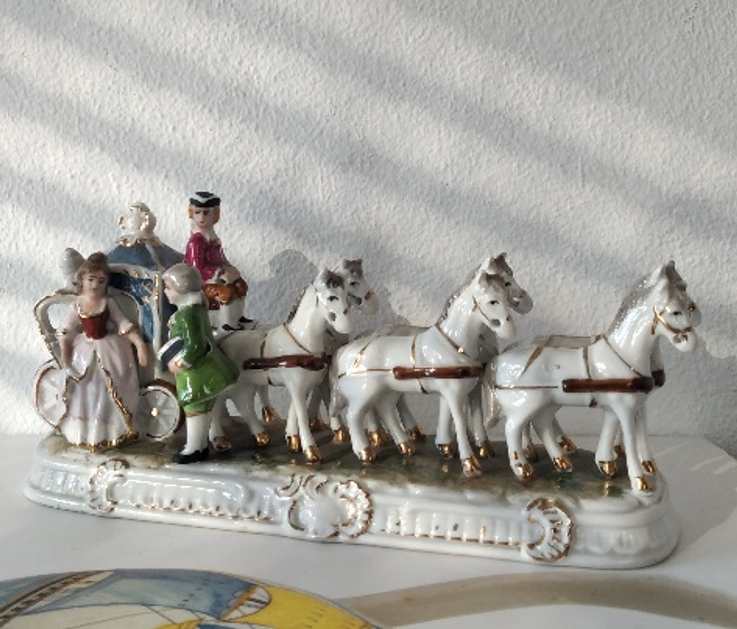 Carruagem em porcelana  2