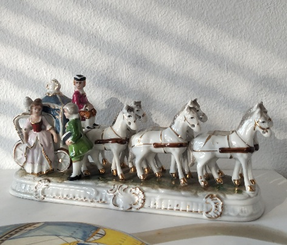 Carruagem em porcelana  2