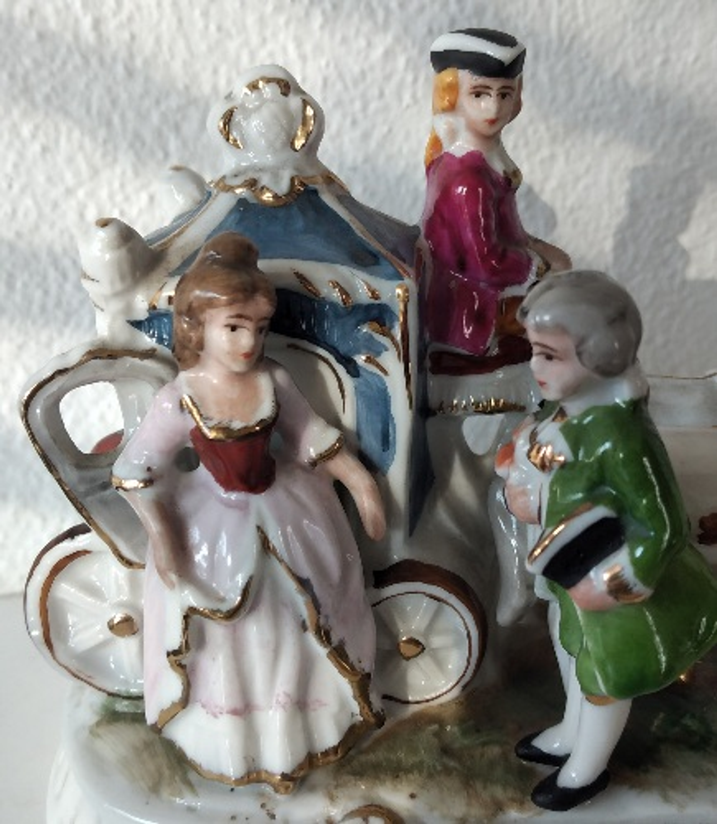 Carruagem em porcelana  4