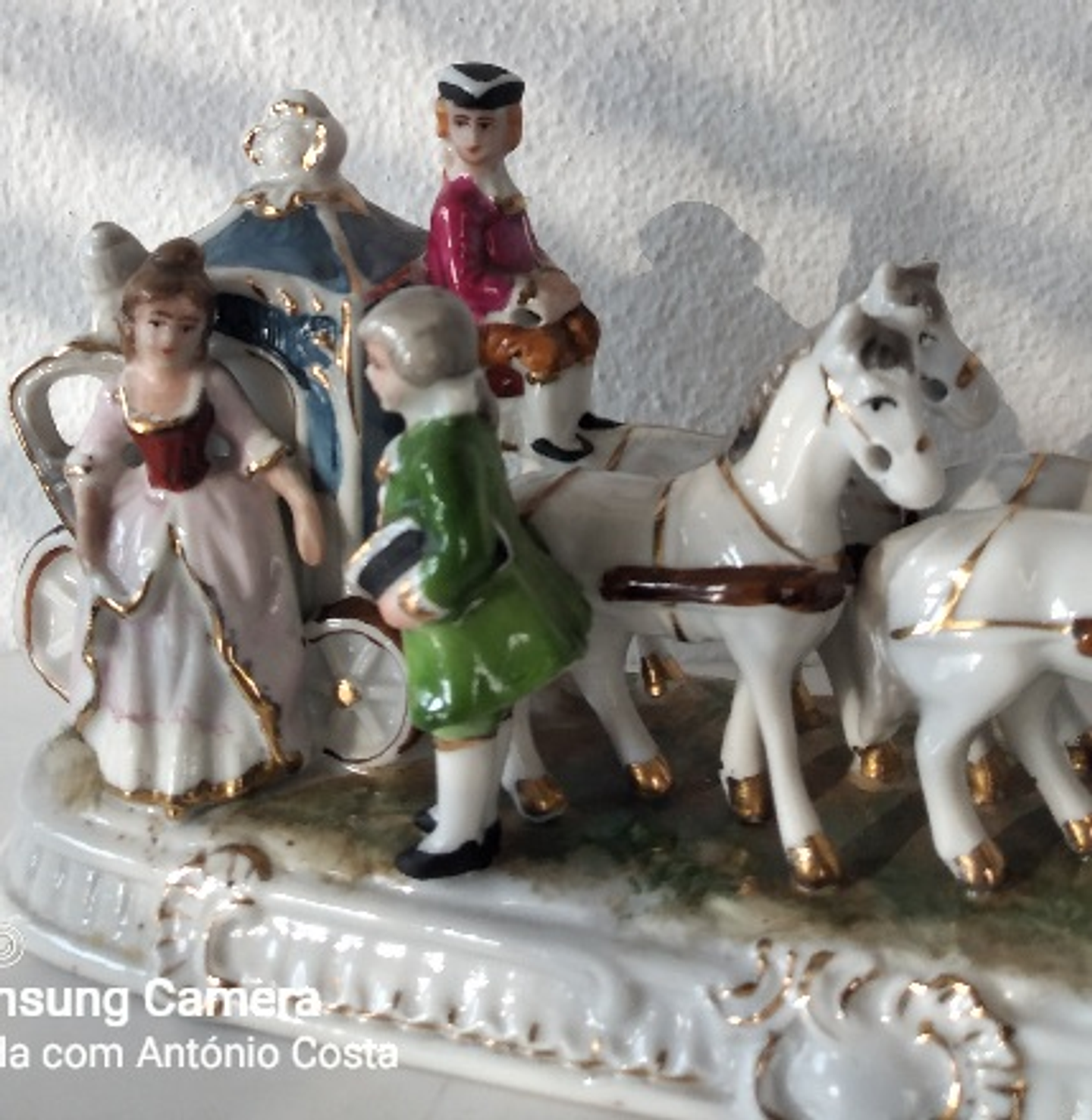 Carruagem em porcelana  5