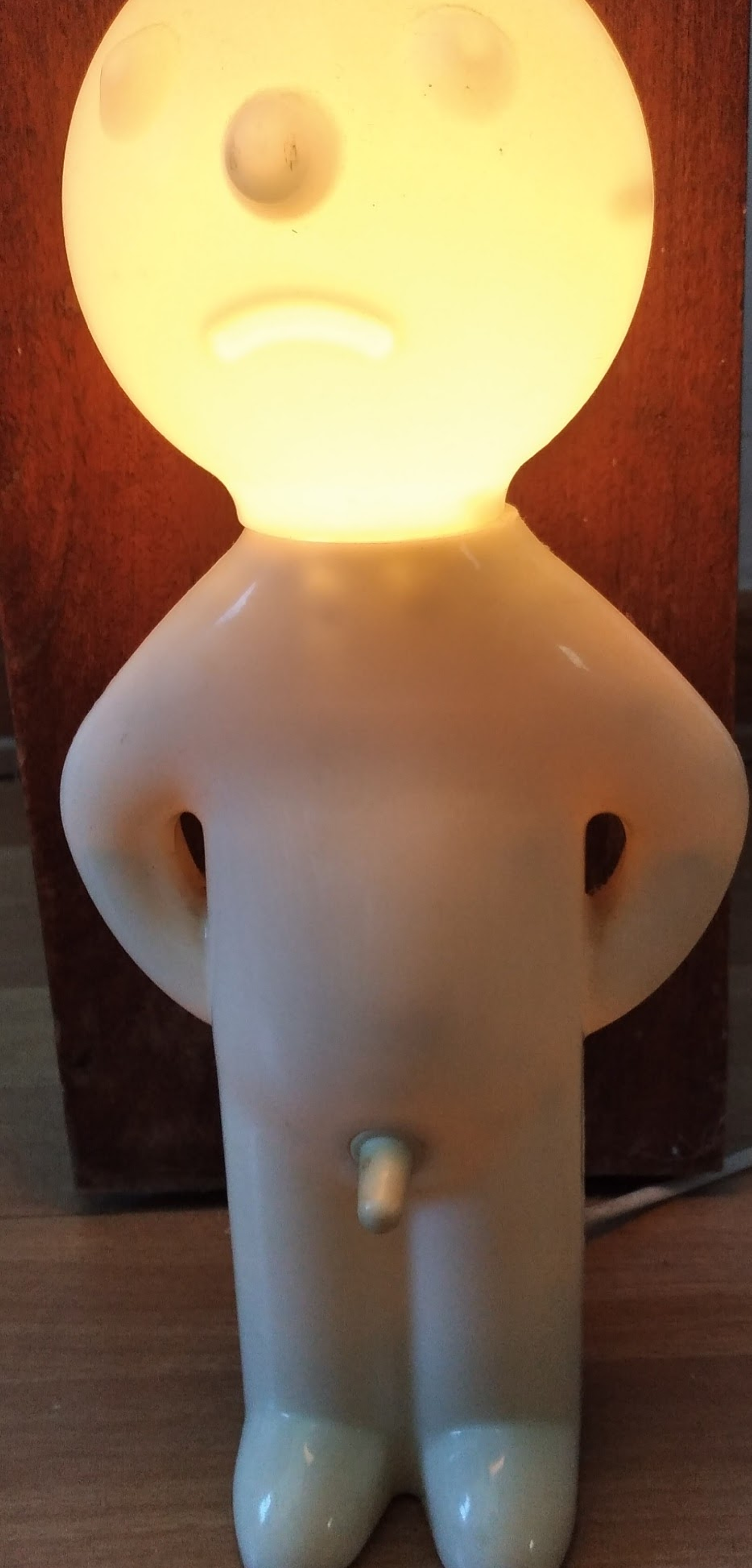 Luminária de mesa boneco engraçado  1