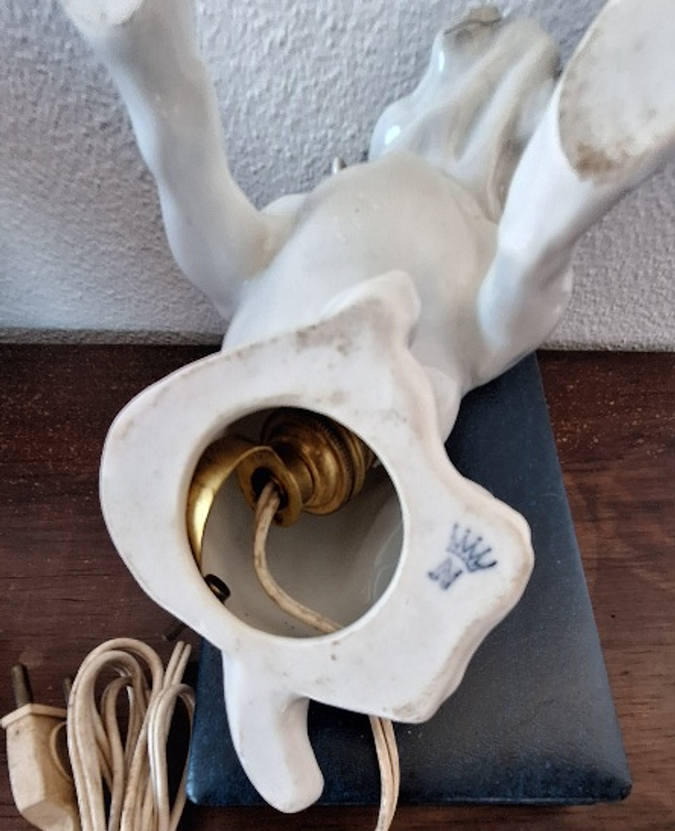 Cão em porcelana, ponto de luz 5