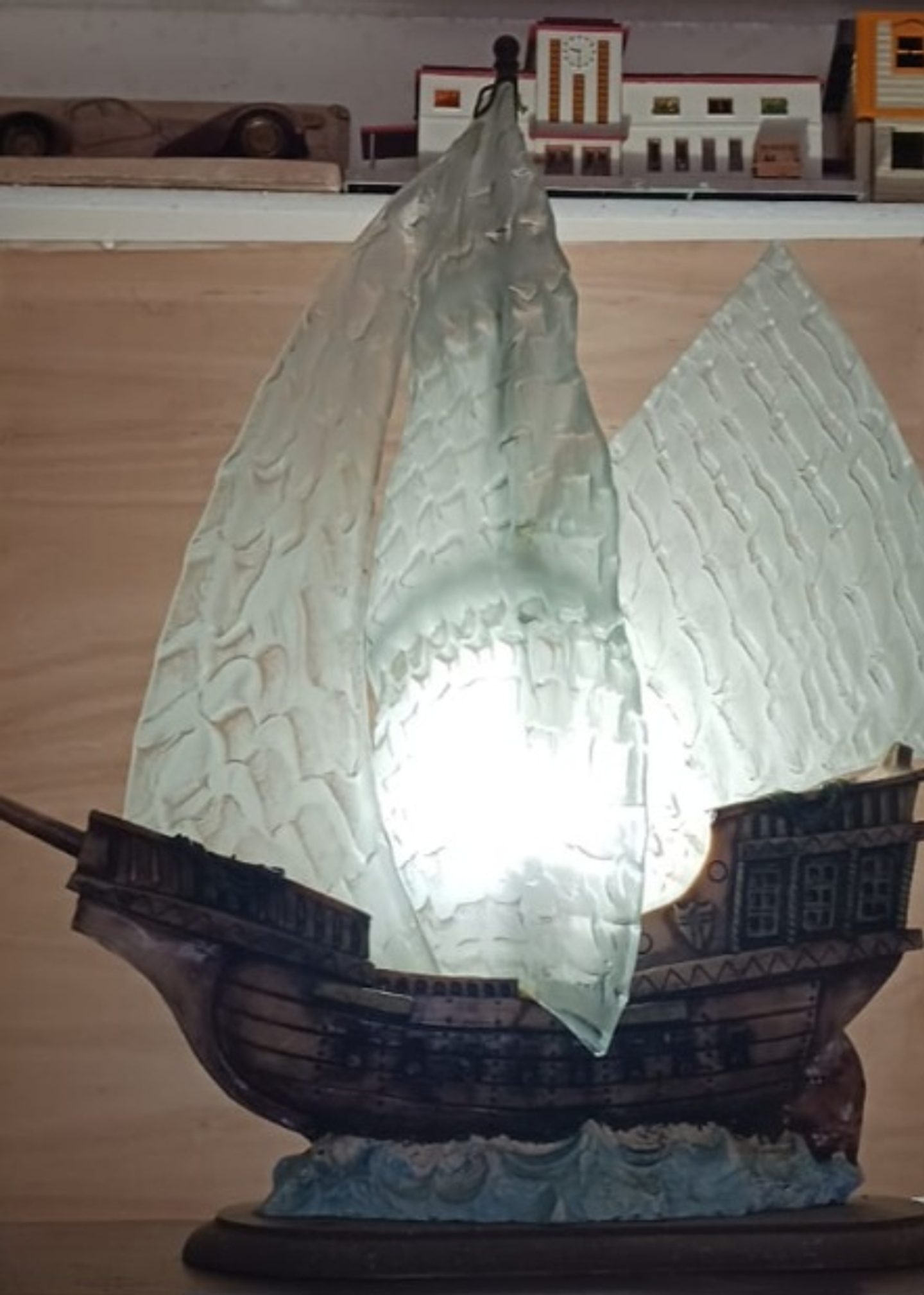 Luminária de mesa, Caravela 8