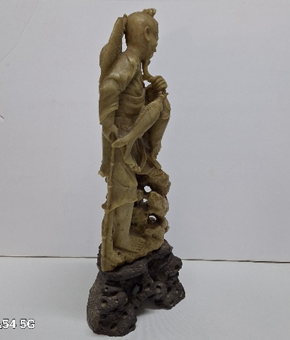 Pescador em pedra sabão  6