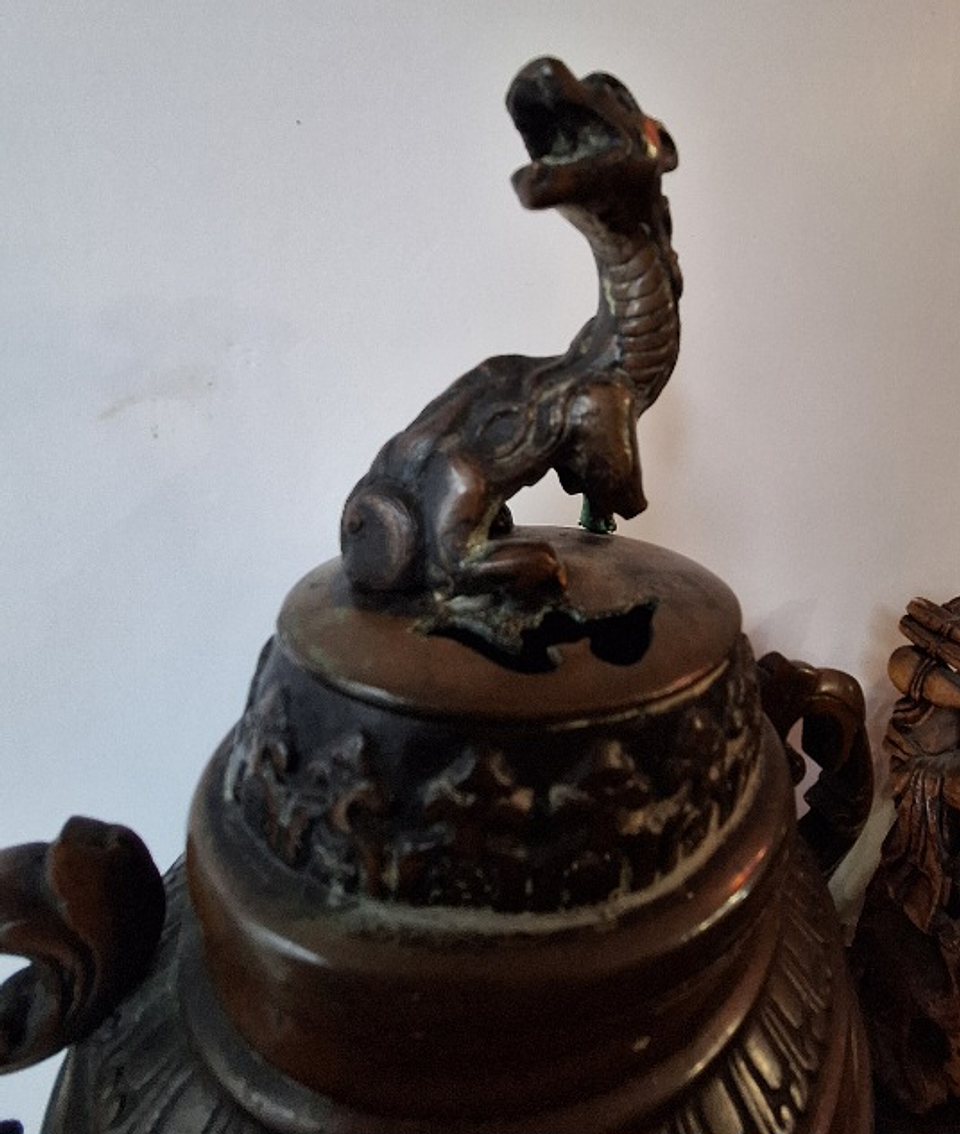 Incensário de bronze oriental 9