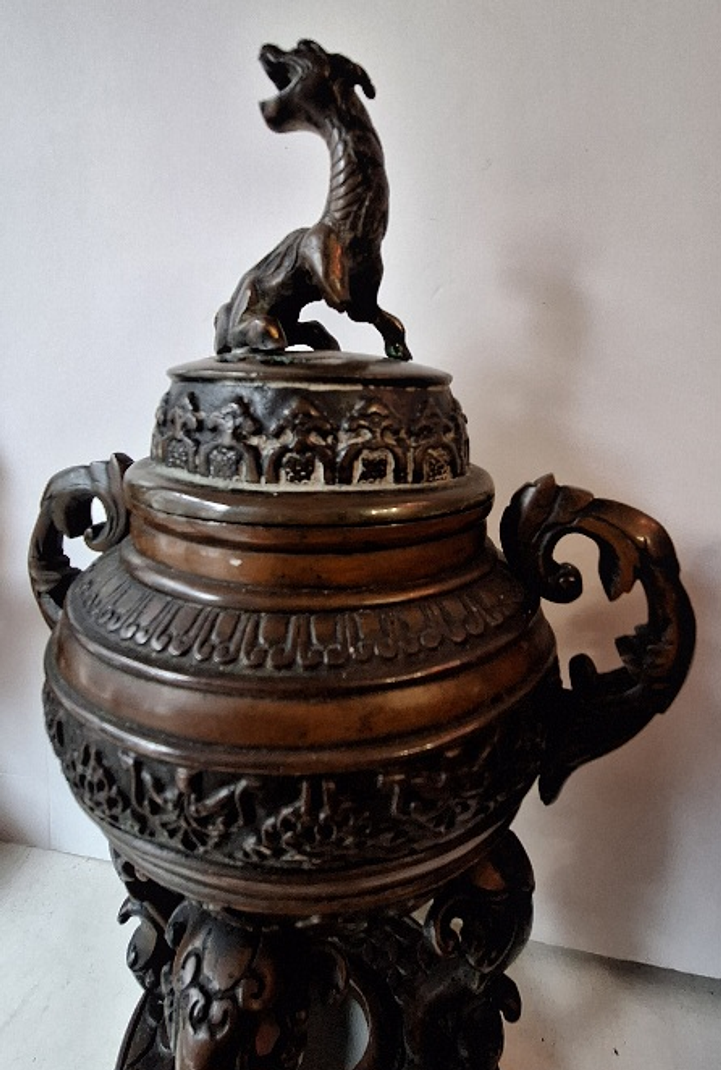 Incensário de bronze oriental 10