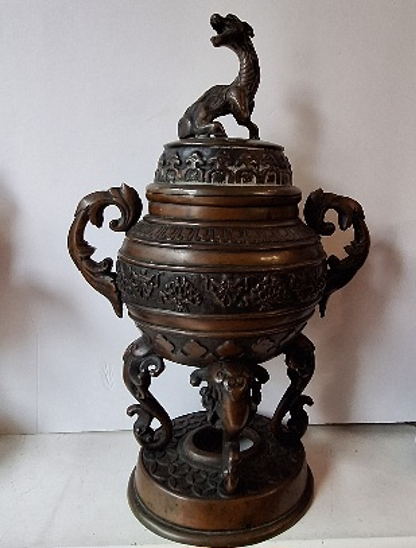 Incensário de bronze oriental 12