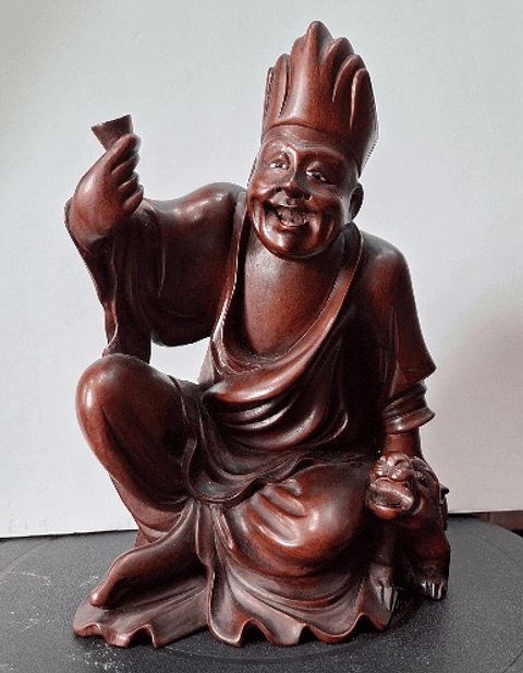 Escultura oriental em madeira 