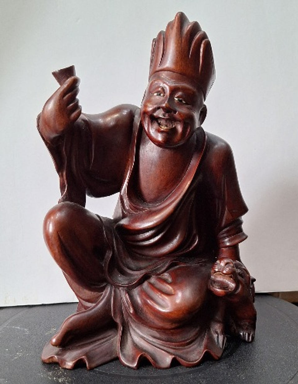 Escultura oriental em madeira  1