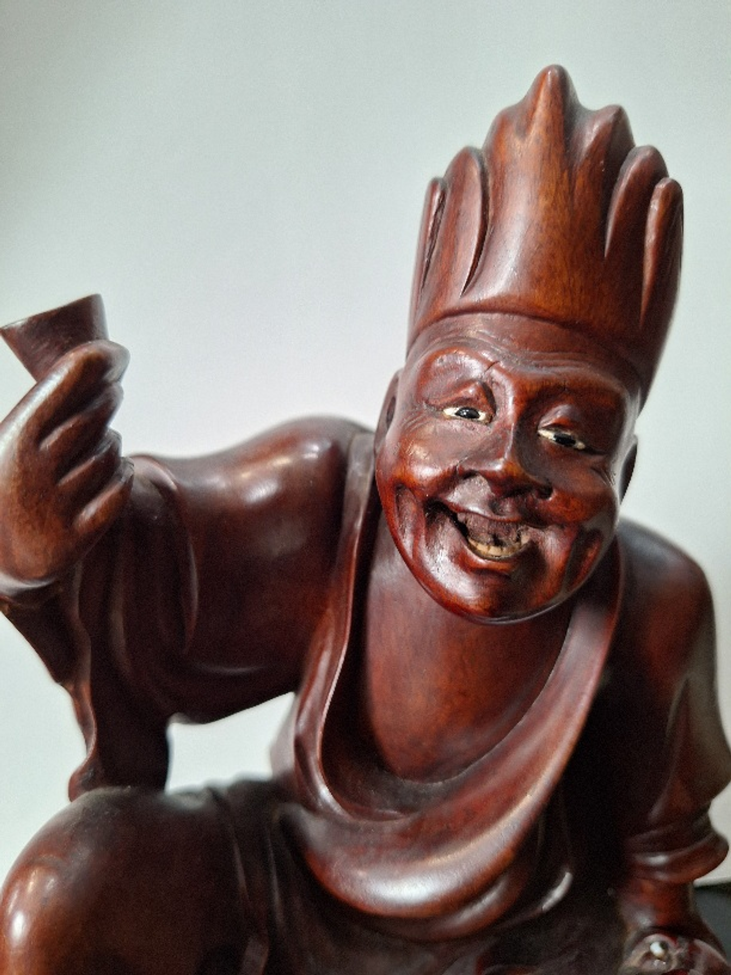 Escultura oriental em madeira  2