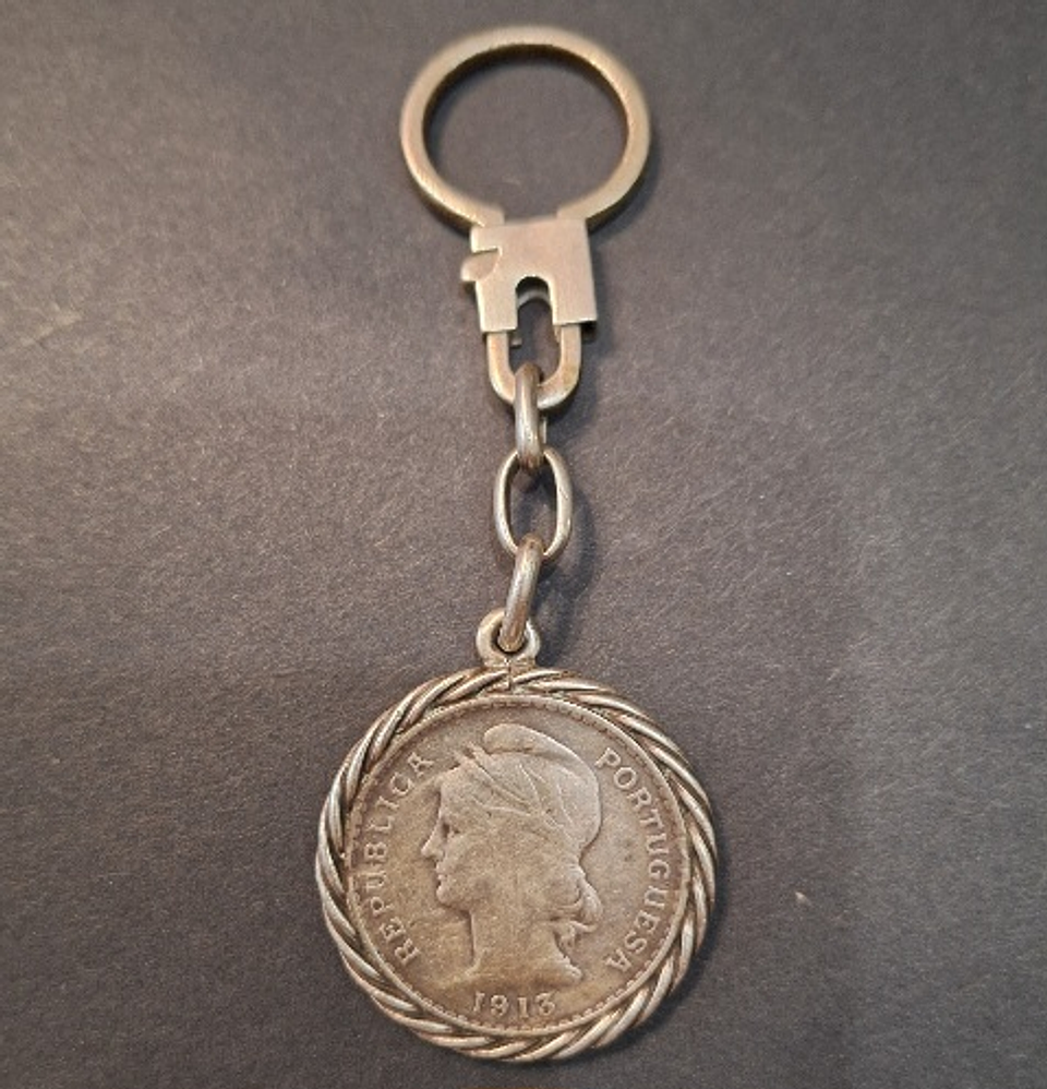 Chaveiro com moeda encastoada 1
