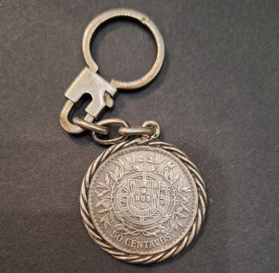Chaveiro com moeda encastoada 3