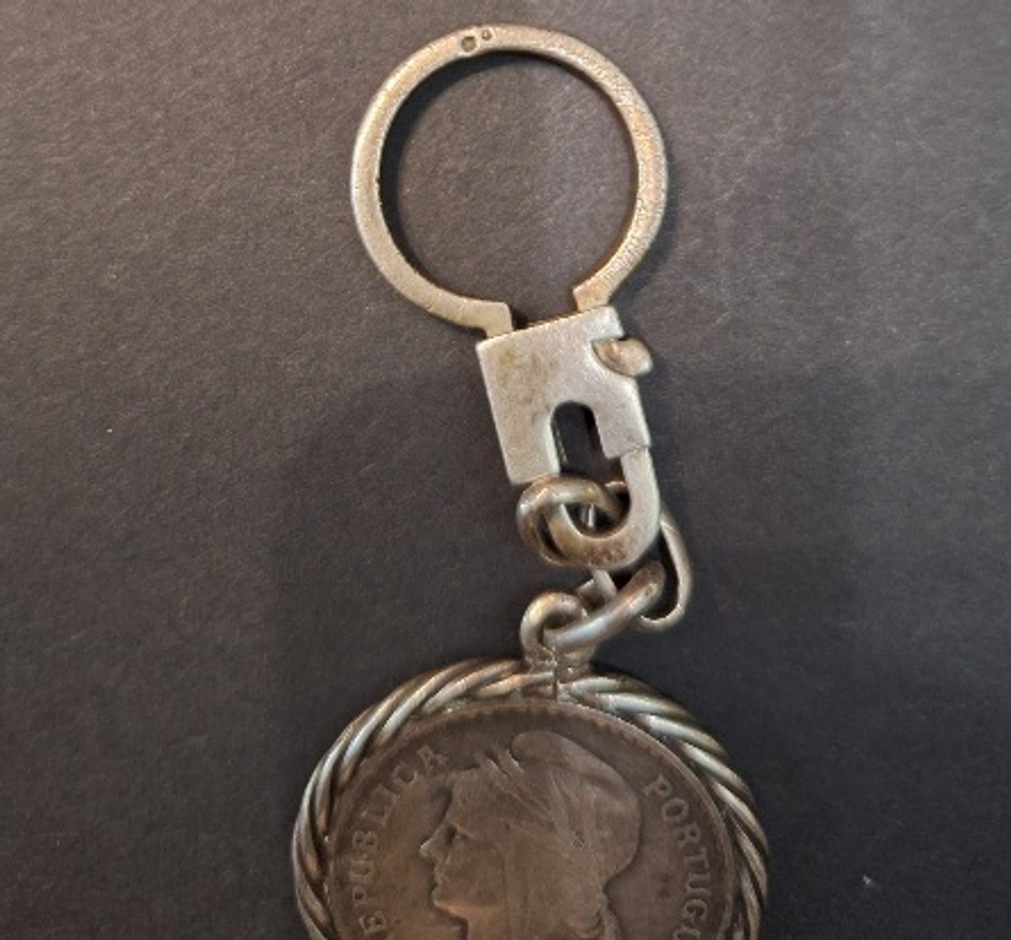Chaveiro com moeda encastoada 4
