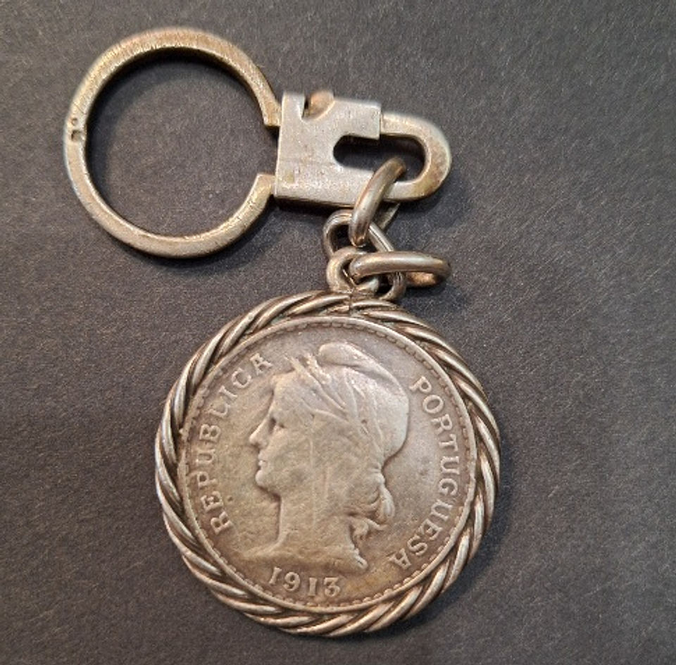 Chaveiro com moeda encastoada 5