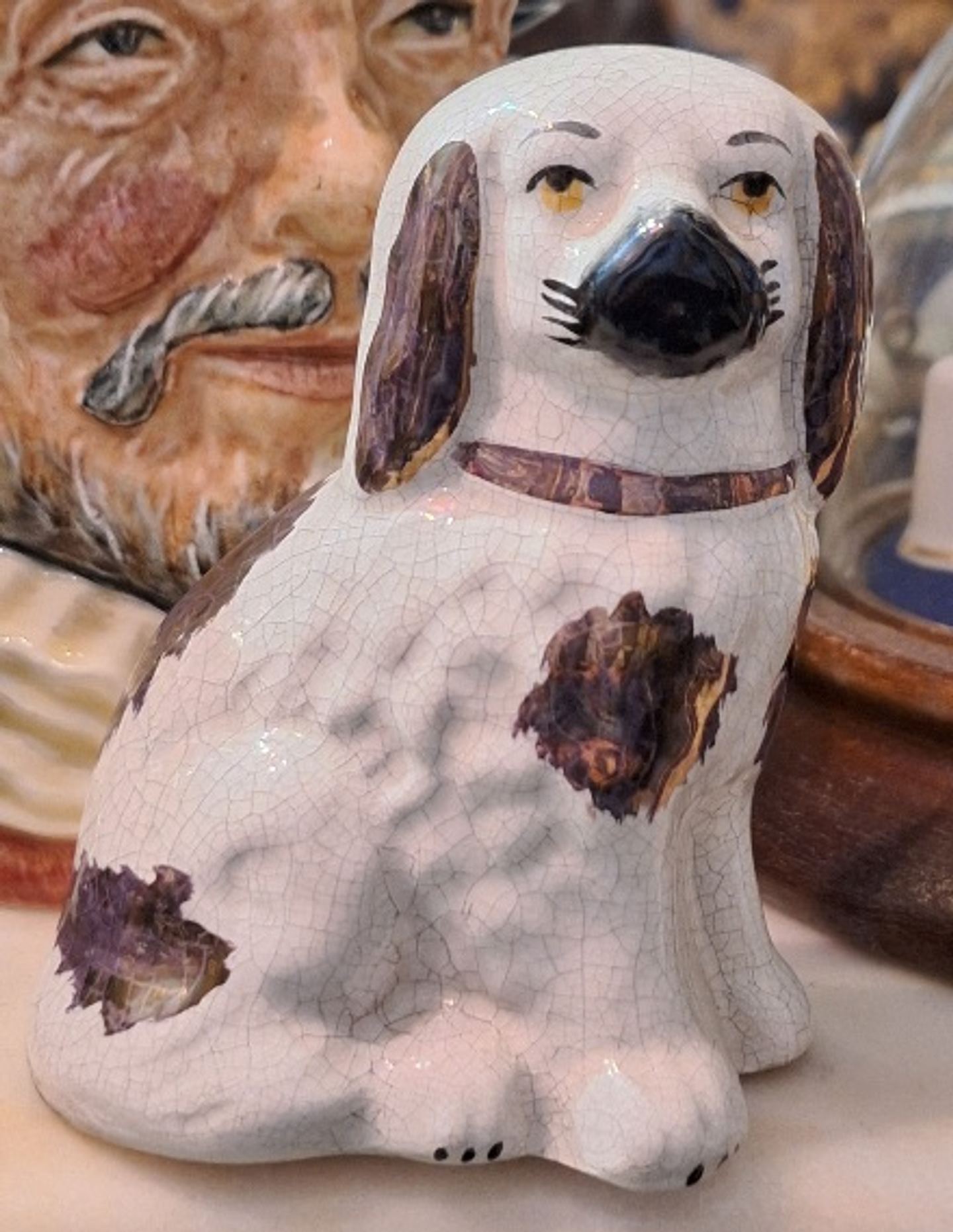 Antigo cão em faiança staffordshire 1