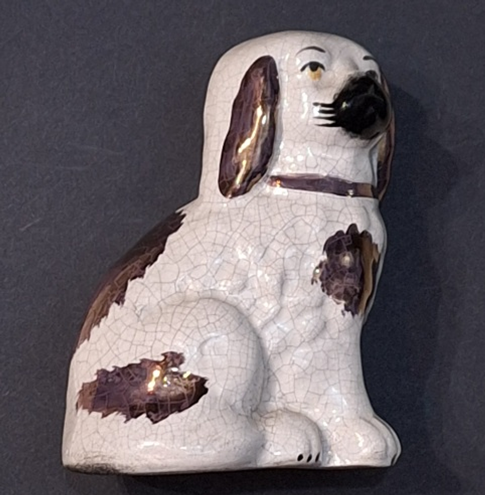 Antigo cão em faiança staffordshire 2