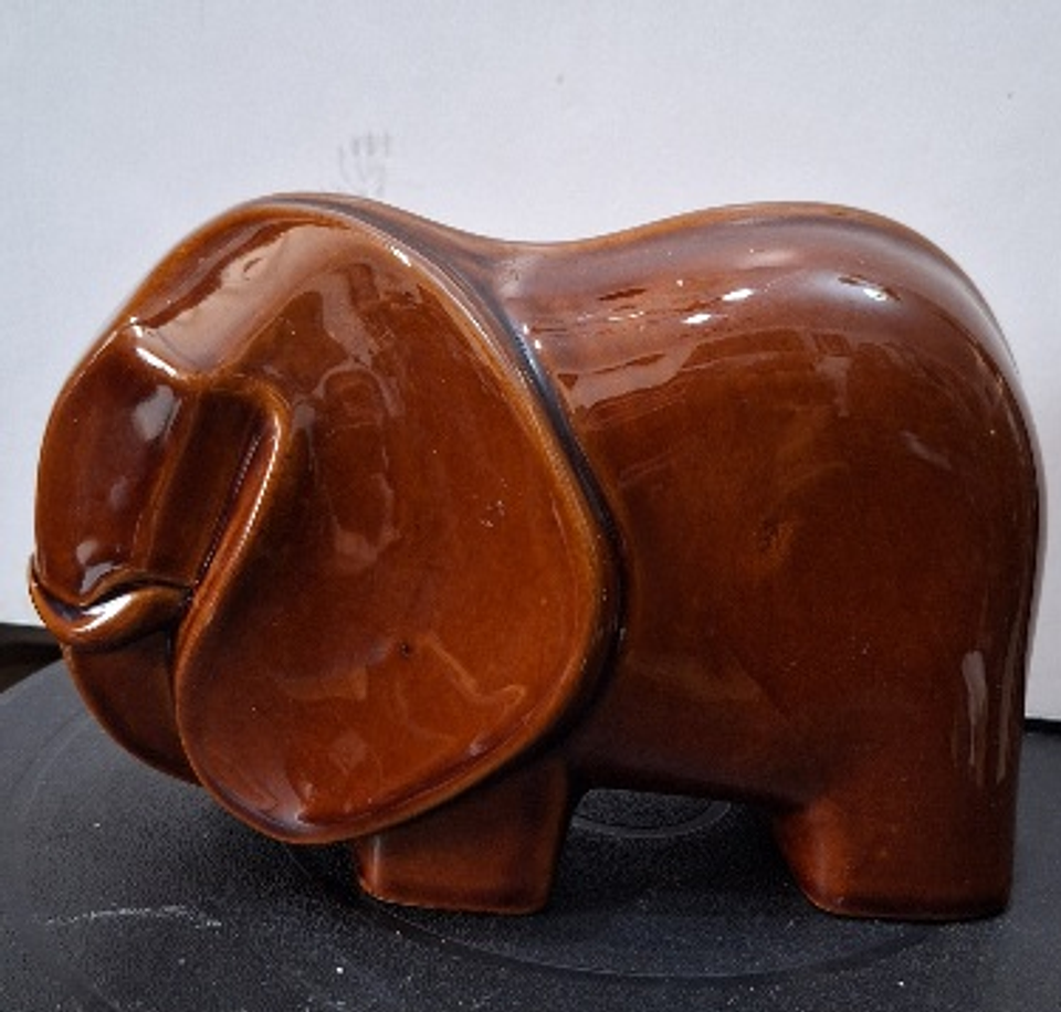 Elefante em porcelana Alfe 1