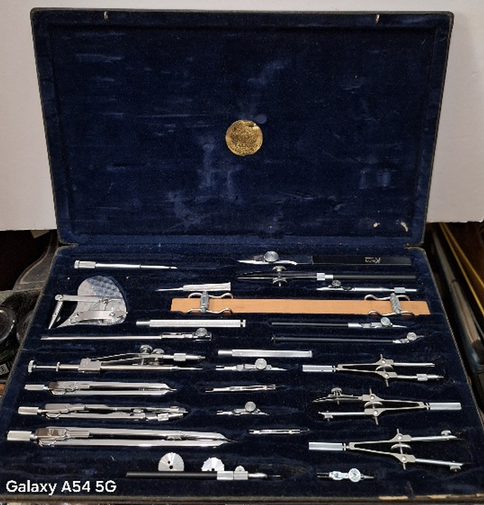 Estojo de compassos Kern 1