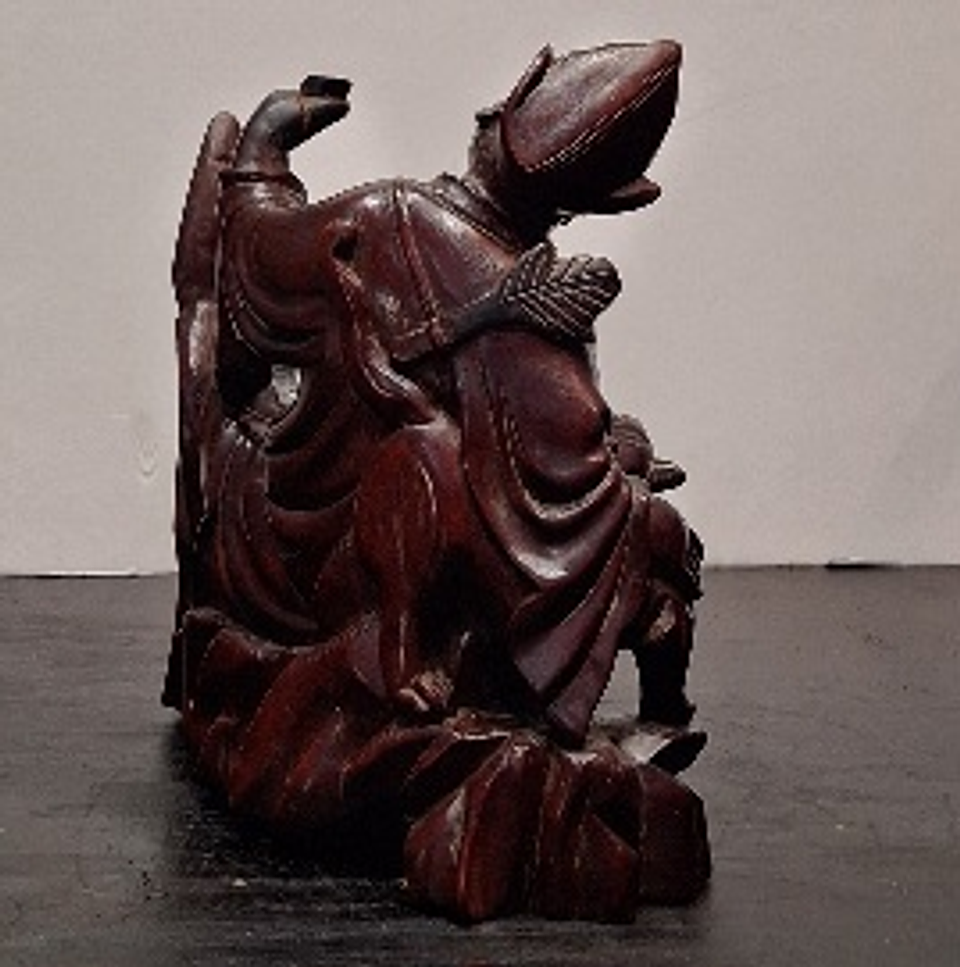 escultura oriental em madeira  2