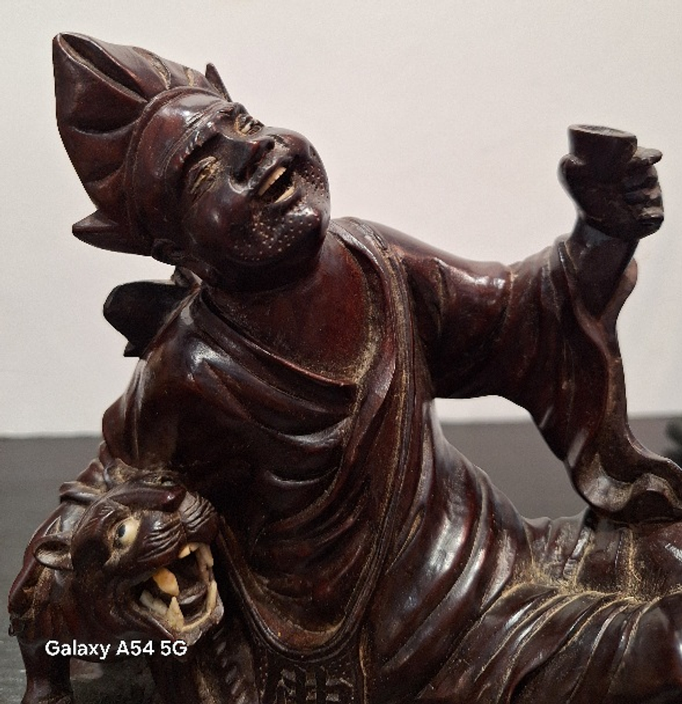 escultura oriental em madeira  6