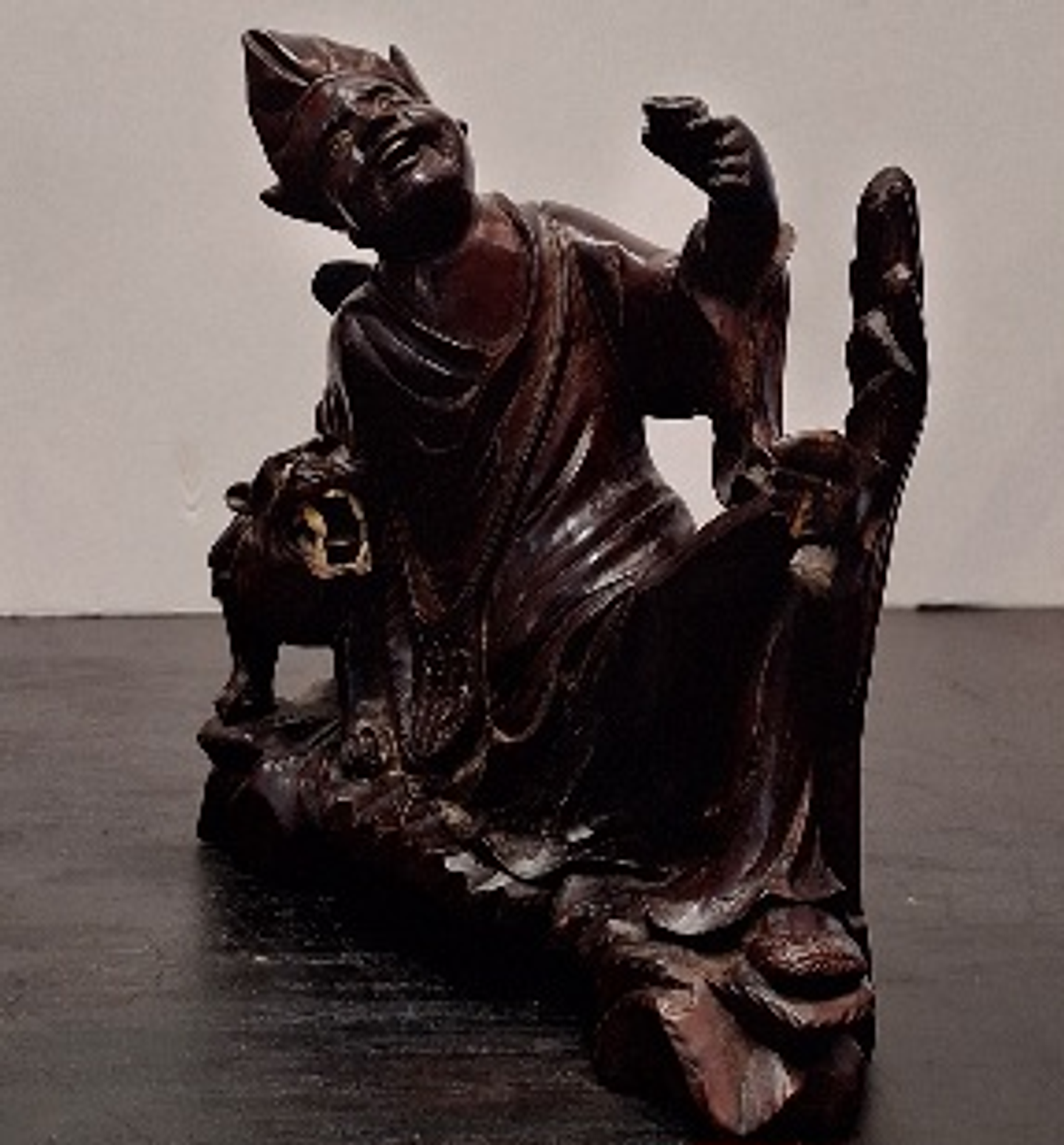 escultura oriental em madeira  7