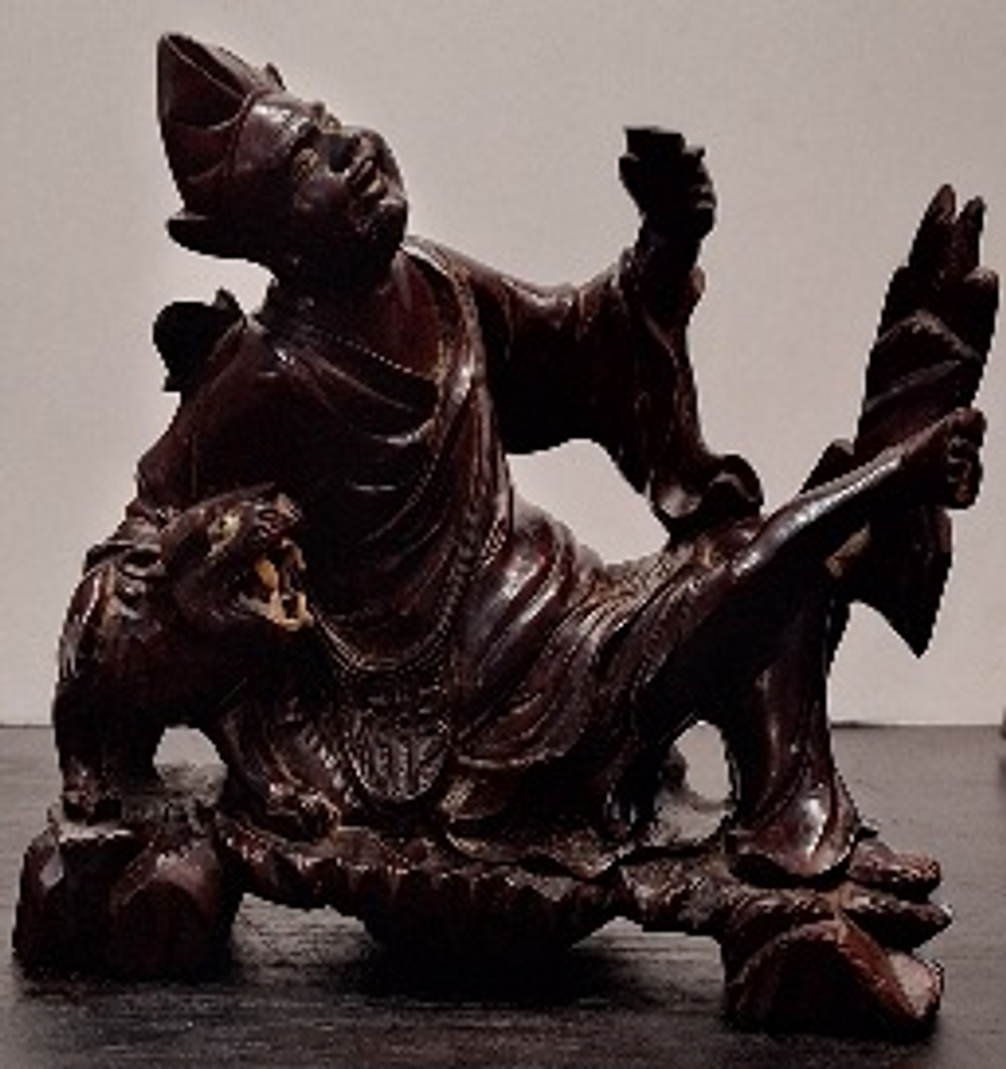 escultura oriental em madeira  8