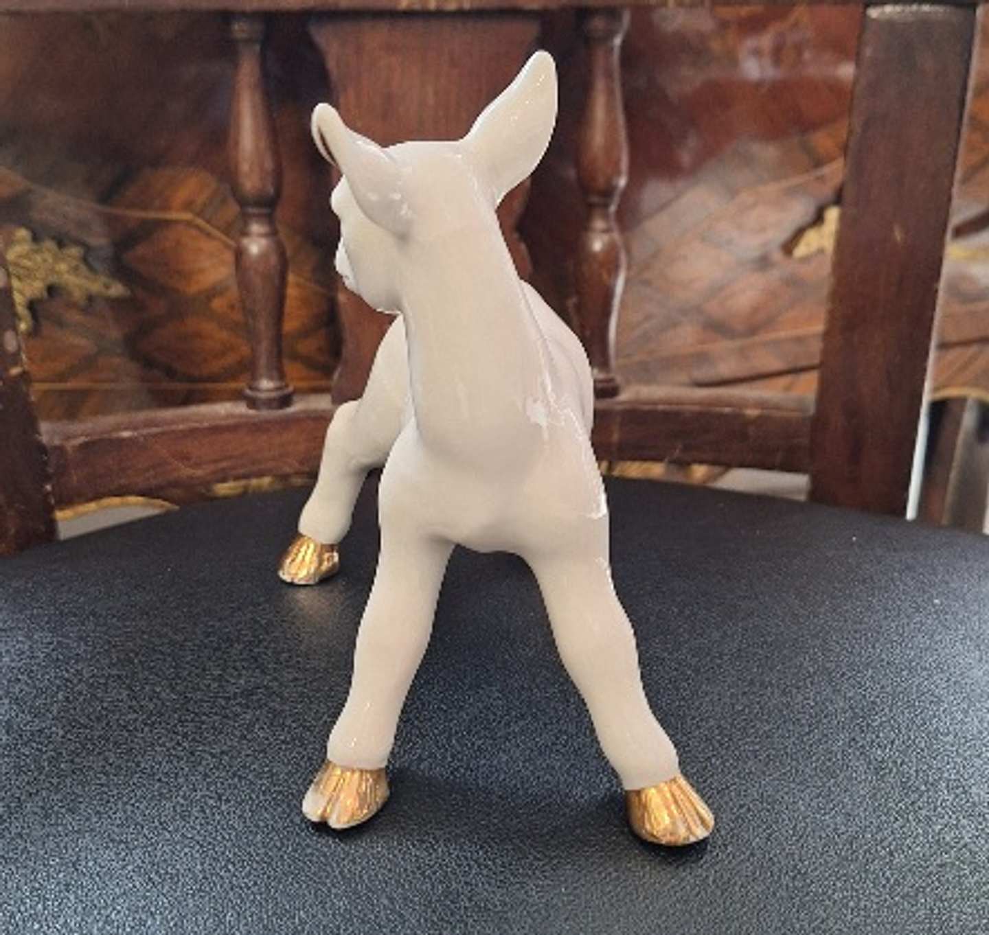 Jovem Cabra em porcelana  2