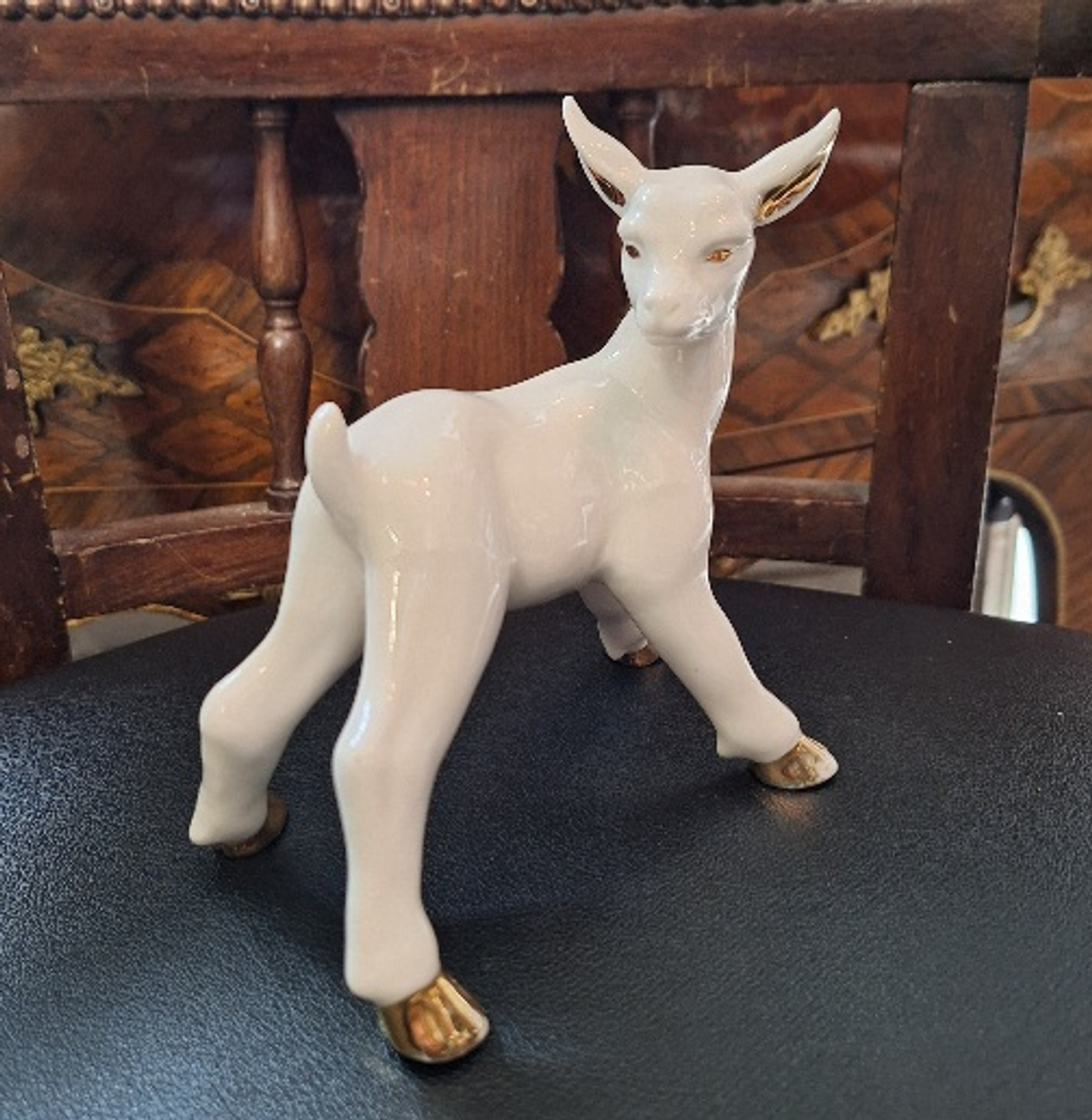 Jovem Cabra em porcelana  7