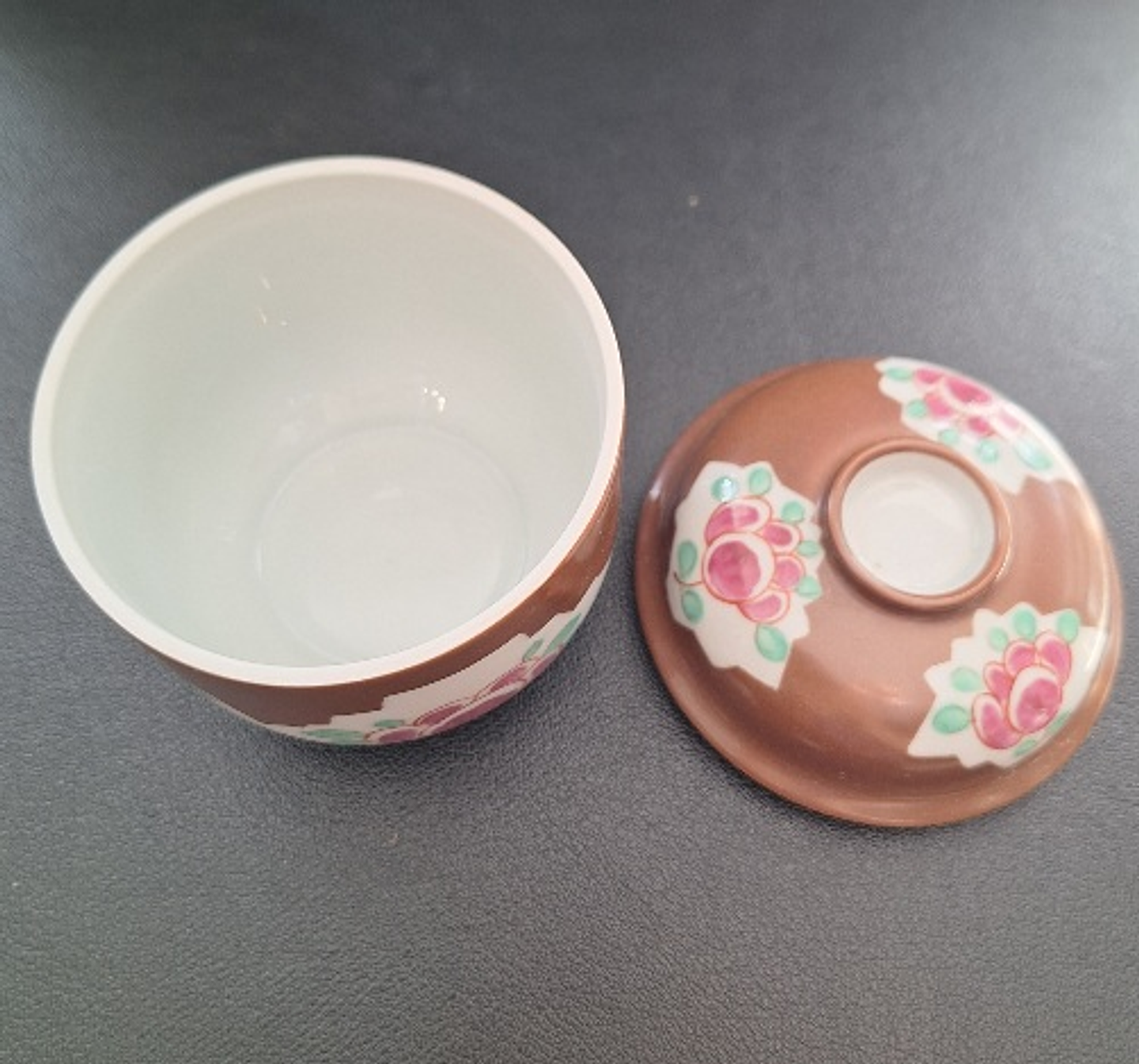 Pote com tampa, chocolate. VA 2