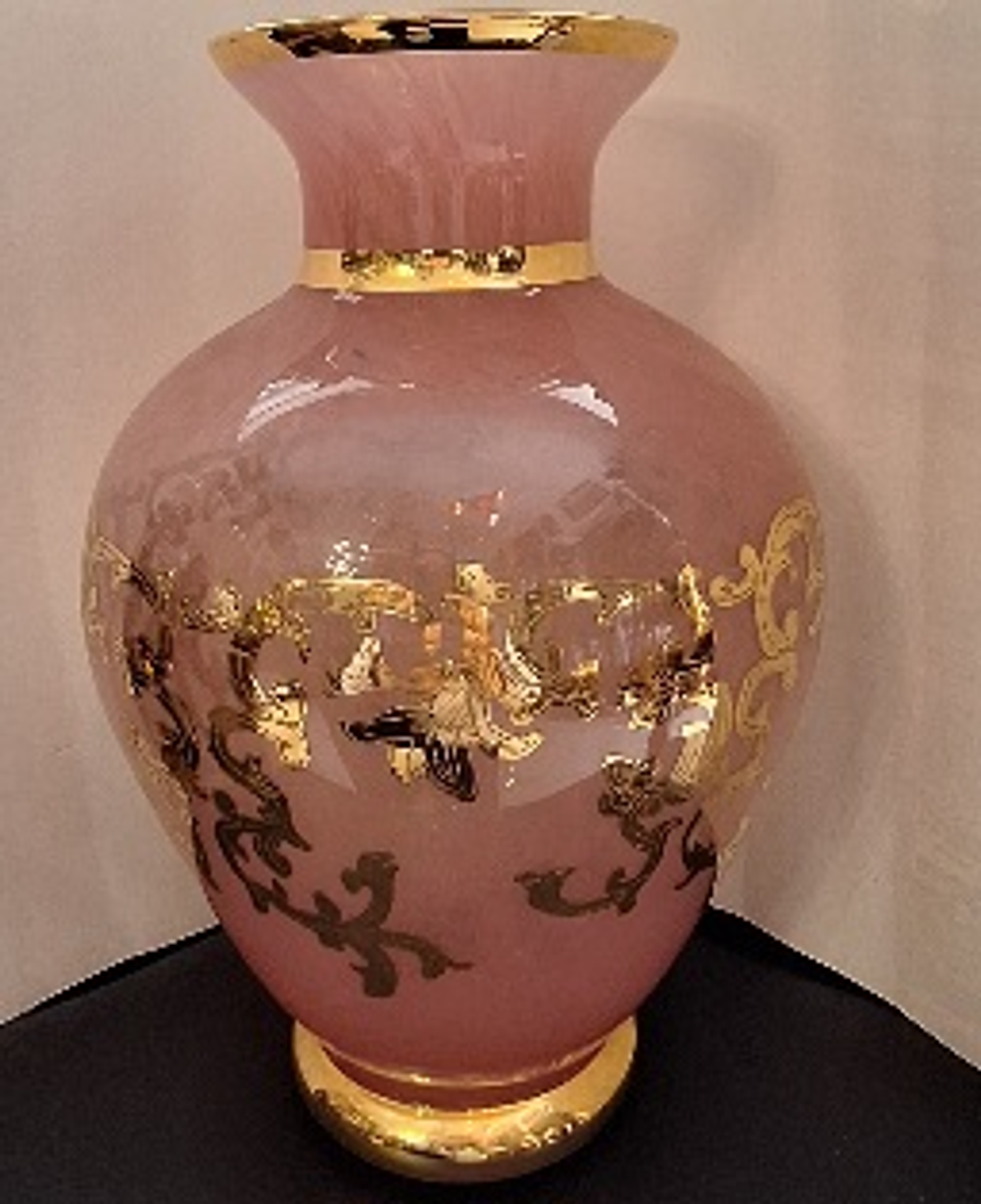 Grande vaso em vidro rosa e dourado 1