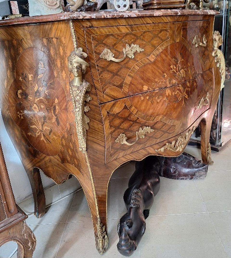 Cómoda estilo Luís XV 1