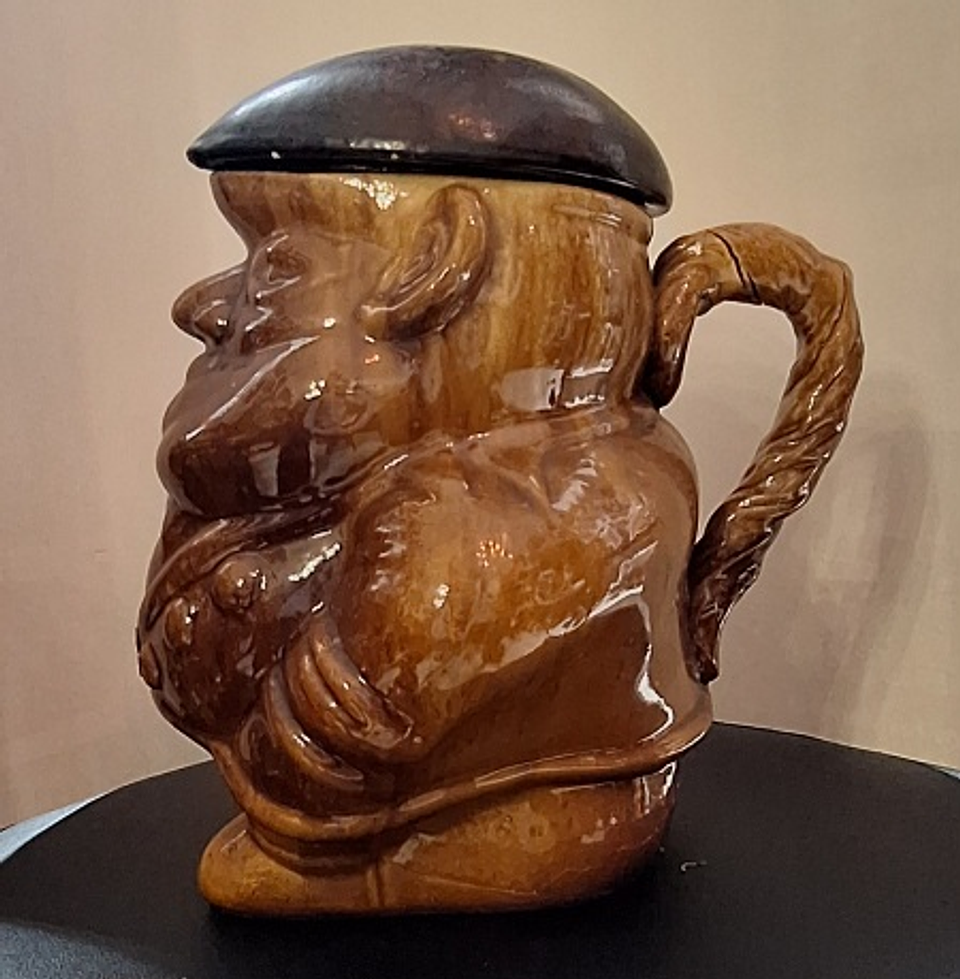 Jarra antropomórfica das Caldas. 6