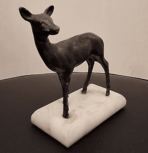 Escultura, representando Corça 