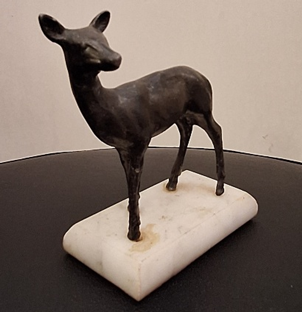 Escultura, representando Corça  1