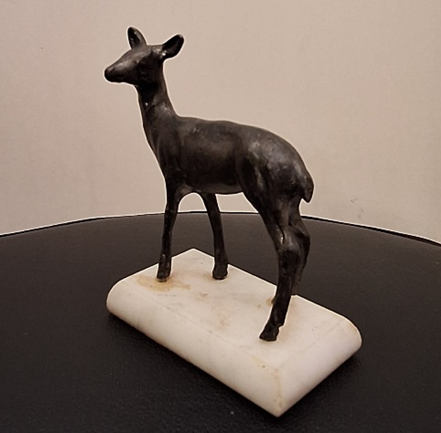 Escultura, representando Corça  4