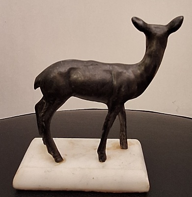 Escultura, representando Corça 