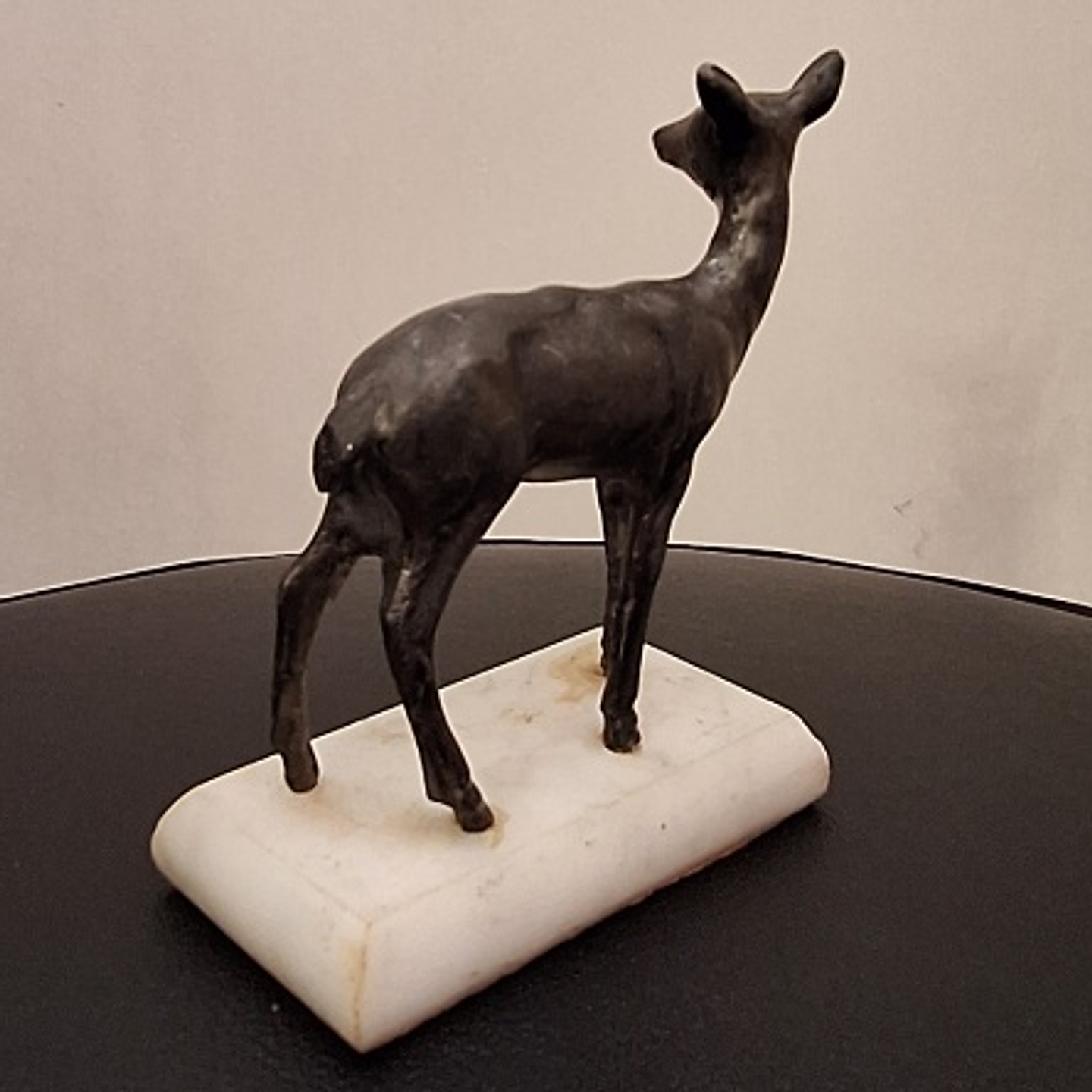 Escultura, representando Corça  6