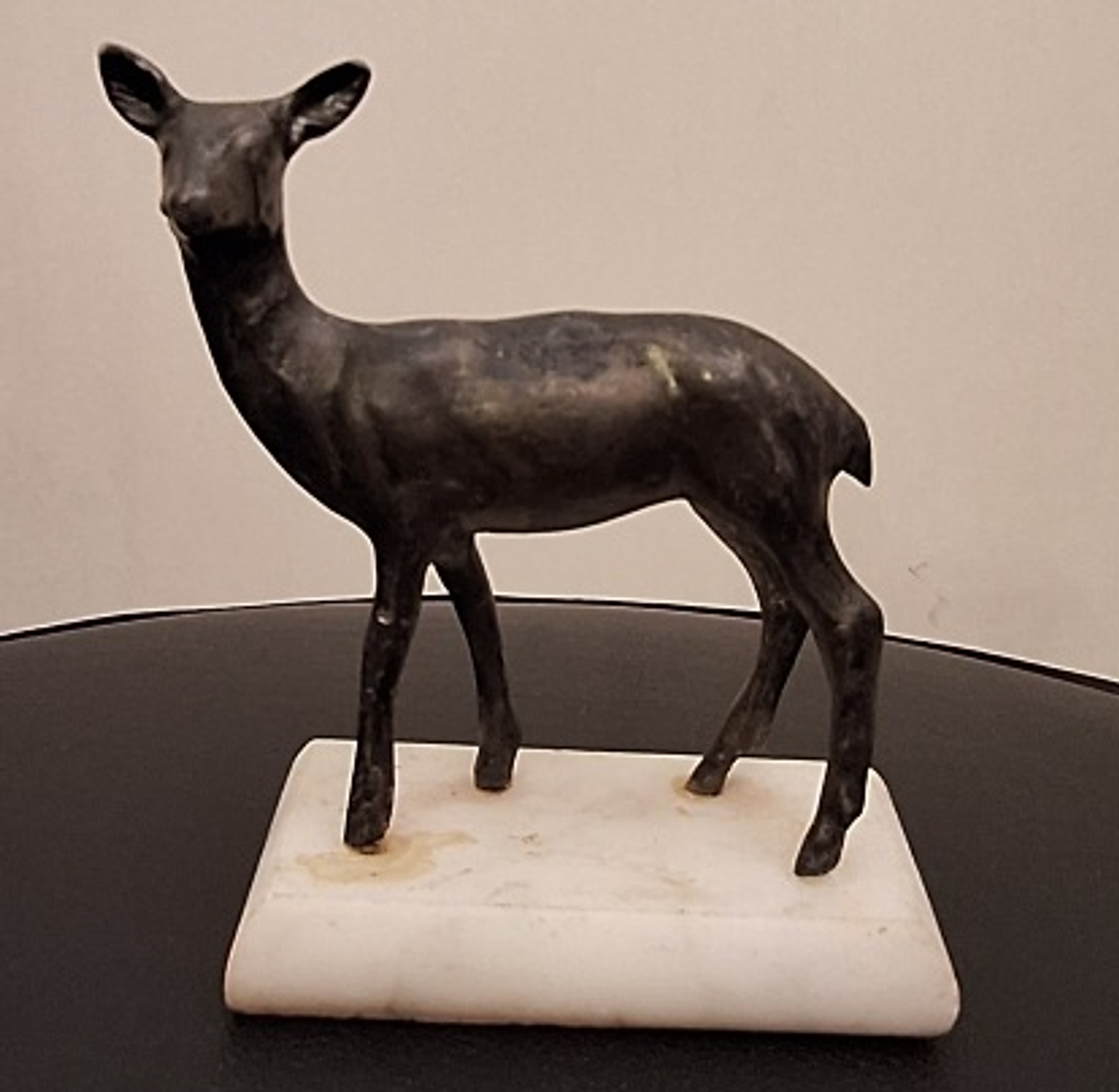 Escultura, representando Corça  7