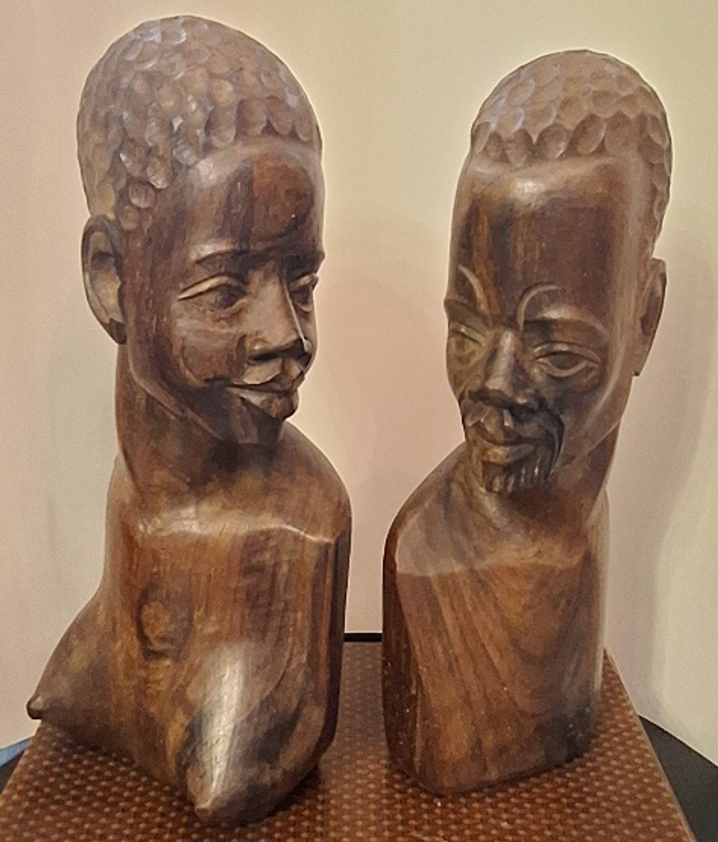Esculturas africanas, Par de bustos 2