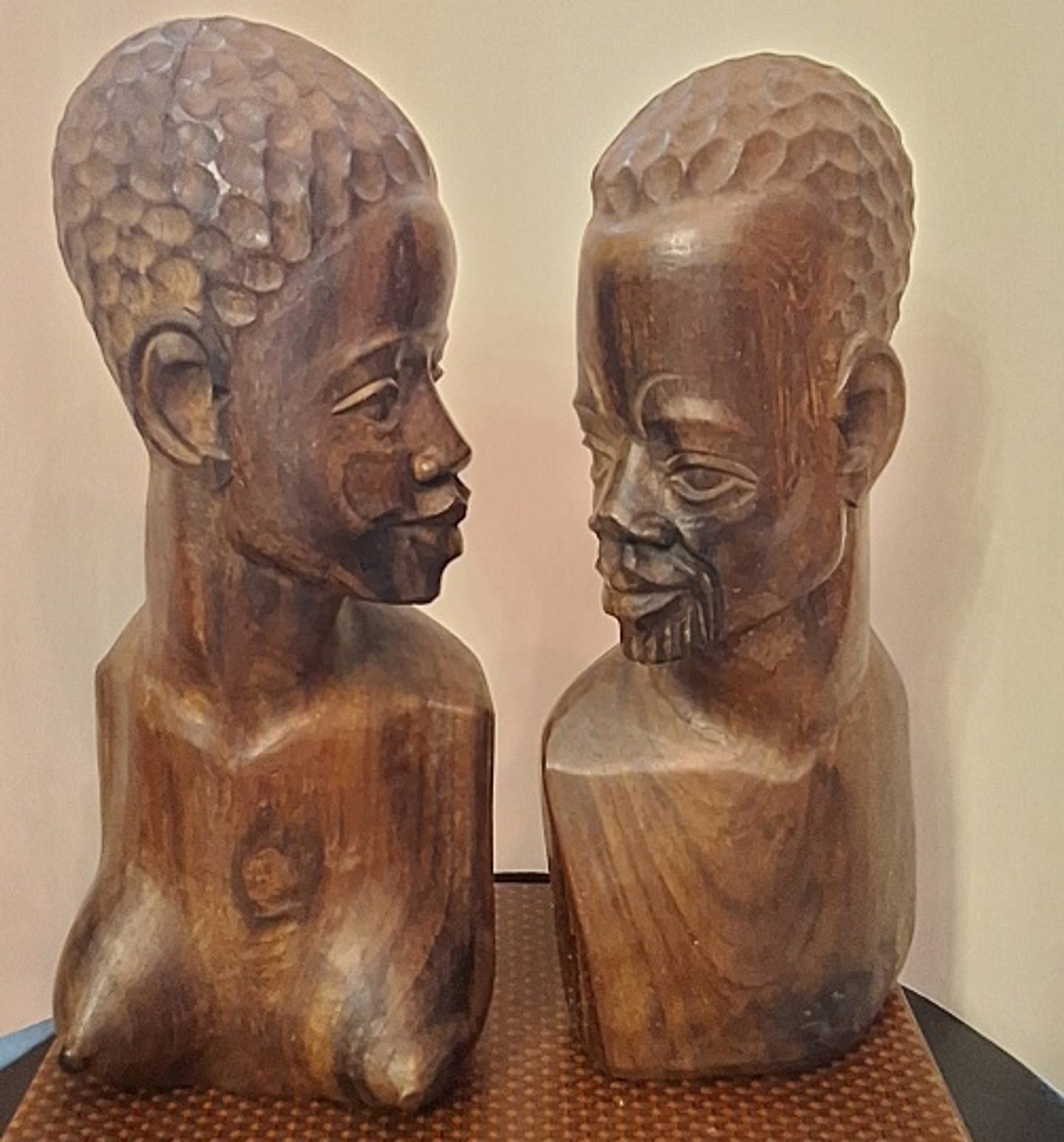 Esculturas africanas, Par de bustos 3