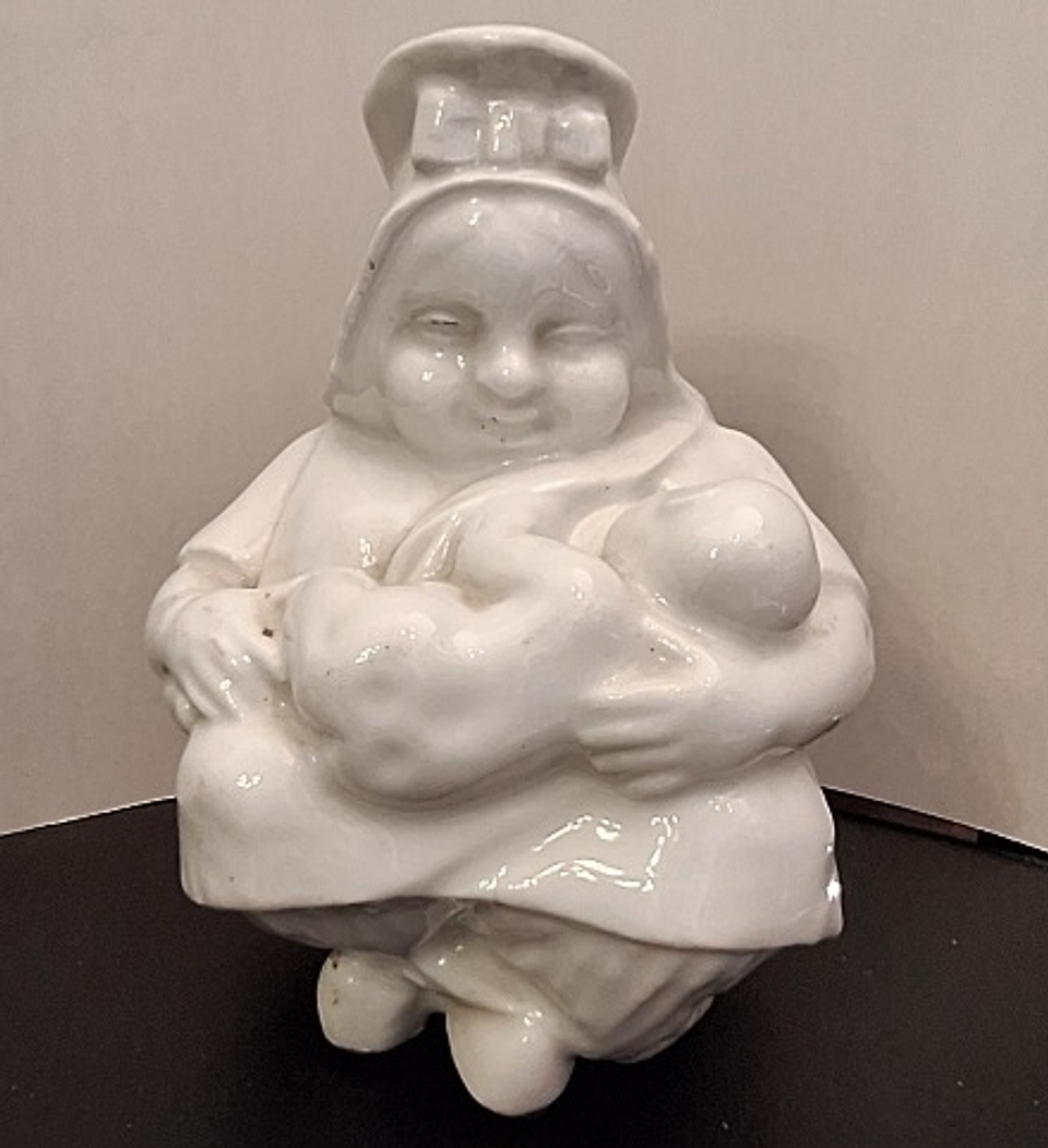 Caneca antropomórfica em porcelana  2