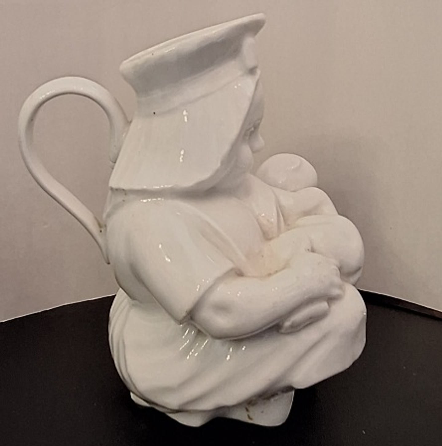 Caneca antropomórfica em porcelana  7