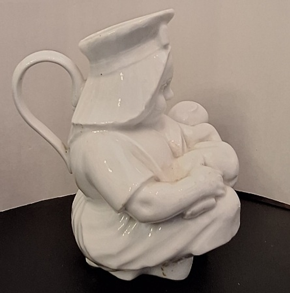 Caneca antropomórfica em porcelana  7