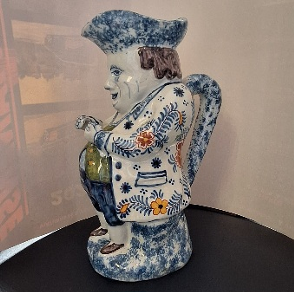 Jarra antropomórfica em faiança  1