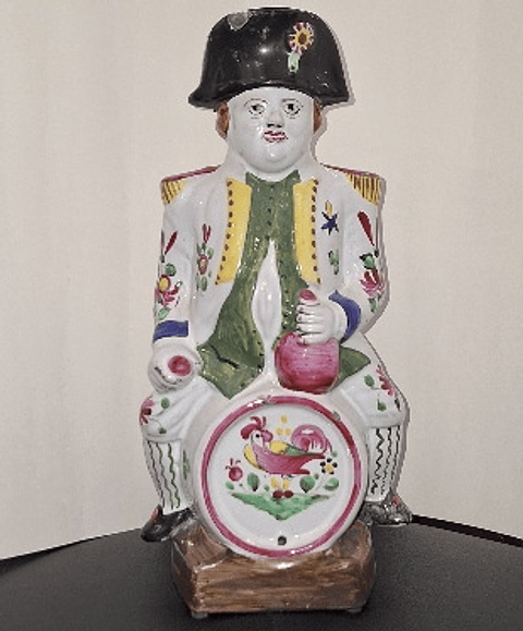 Caneca antropomórfica em faiança 