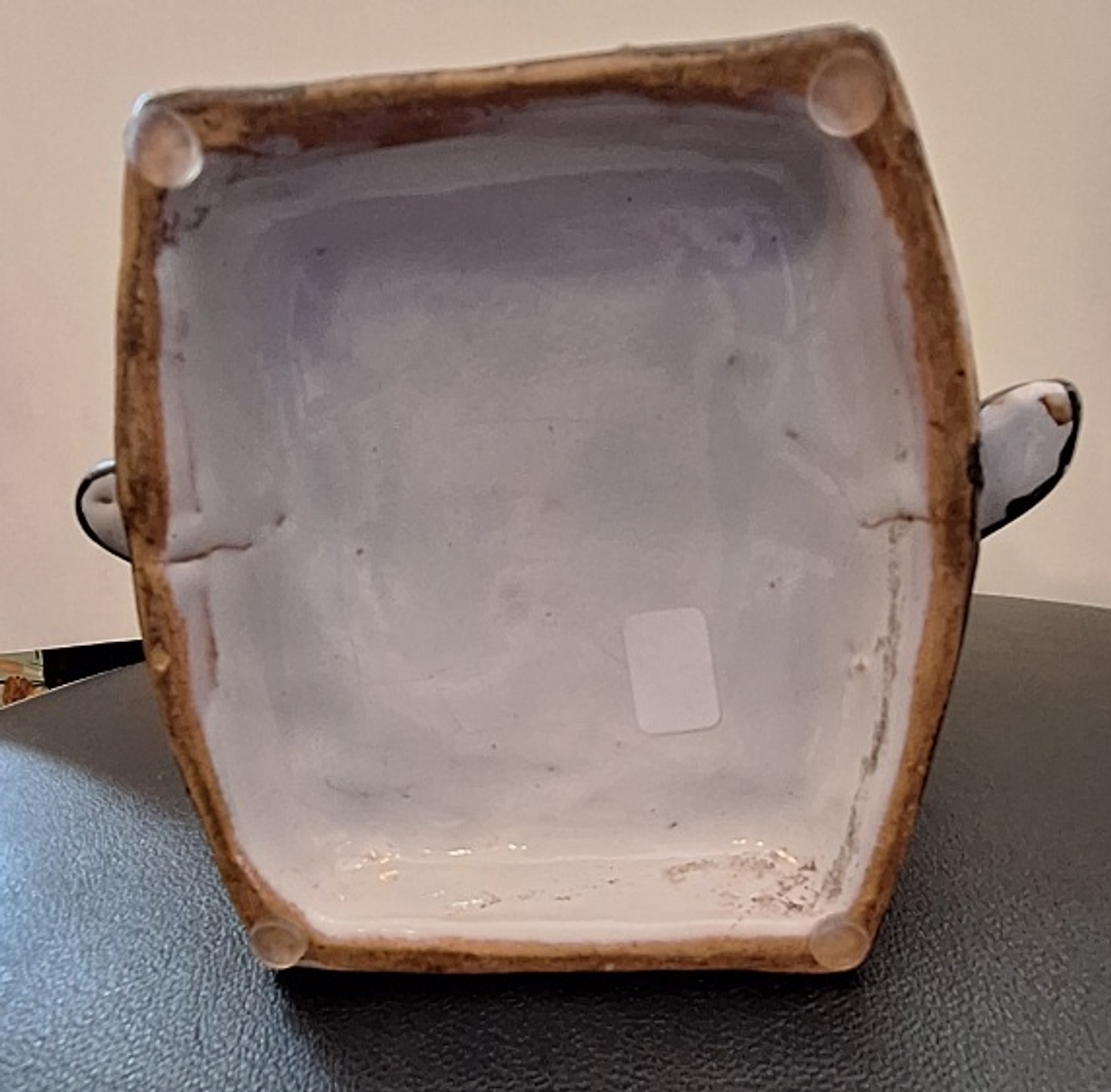 Caneca antropomórfica em faiança  7