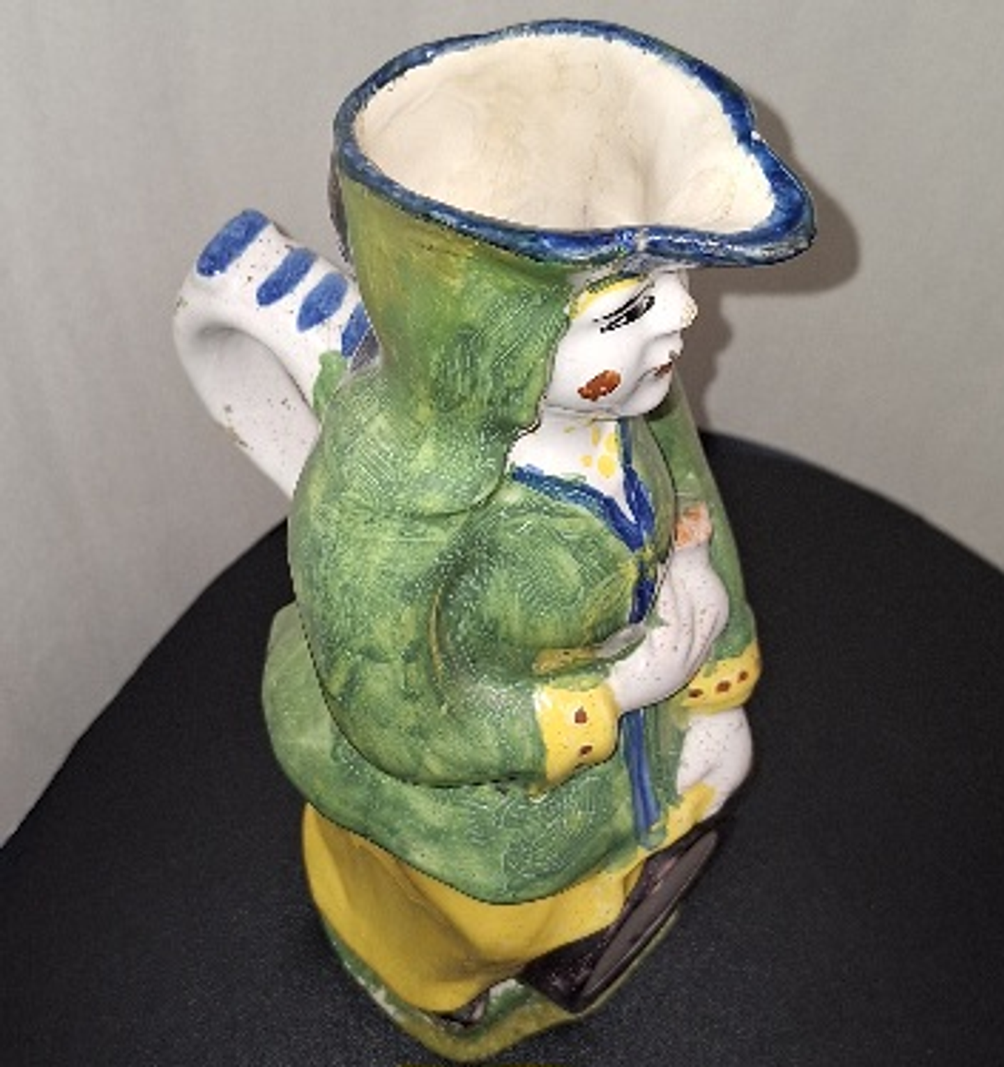 Caneca antropomórfica, Luneville 9