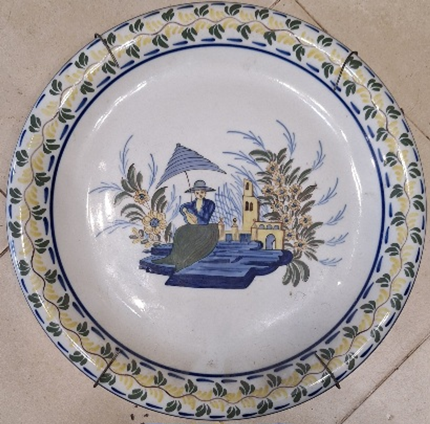 Medalhão,  louça de Viana do Castelo  1