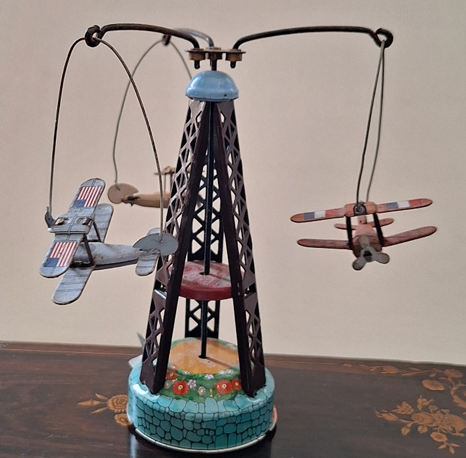 Brinquedo Carrossel de aviões  3